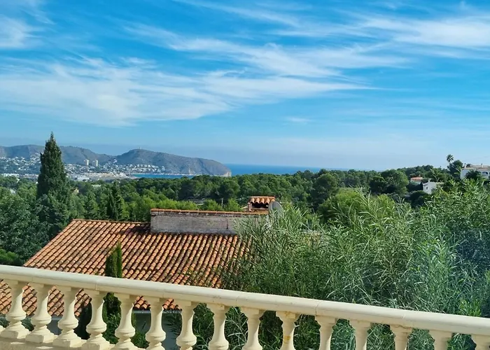 Rosalalinda - Cosy Semi-Detached Home With Sea Views And Large Terrace
